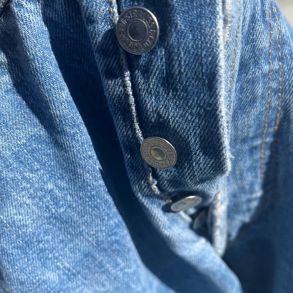 Vintage Levi’s 501 button fly front all blue distressed washed denim jeans - Picture 5 of 7